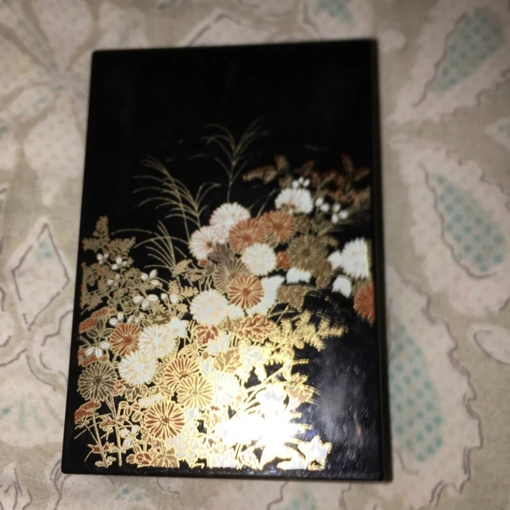 Jewelry box